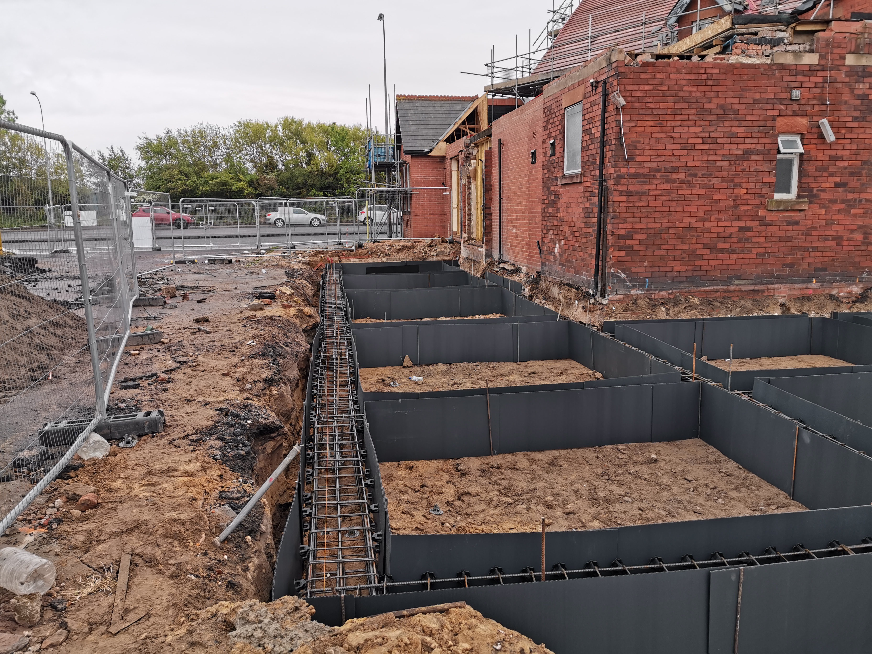 Shuttering and reinforcement setup